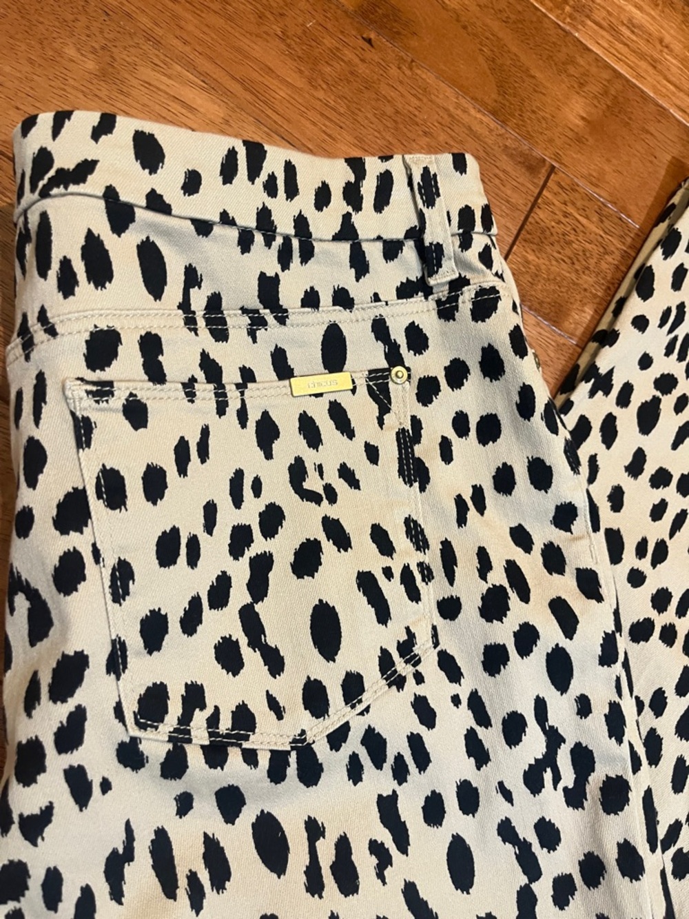Chico's So Slimming Girlfriend Slim Leg - Beige Cheetah print. Size 12R - Picture 5 of 6